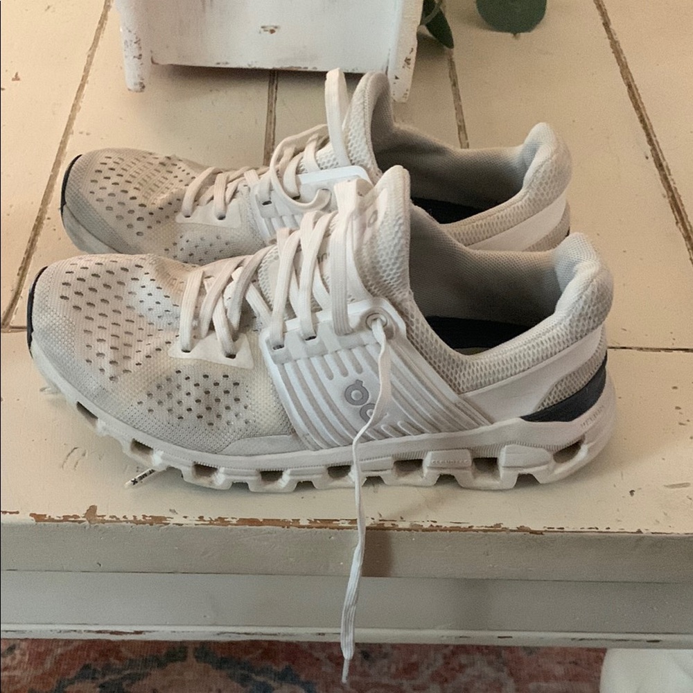 On cloud Running White Athletic Shoes